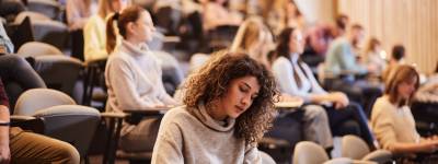 On-campus vs Online: Why the Traditional Classroom Still Holds Unmatched Value