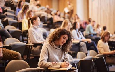 On-campus vs Online: Why the Traditional Classroom Still Holds Unmatched Value
